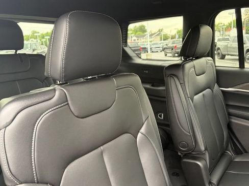 New 2026 Jeep Grand Cherokee L Limited w/ Limited Altitude Package AWD/4WD image 32