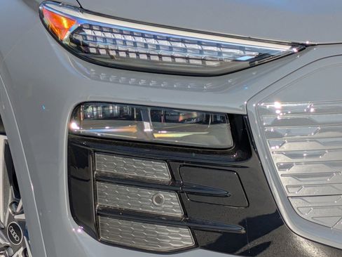 New 2025 Audi Q6 e-tron Premium Plus image 16