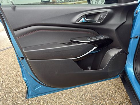 Used 2025 Chevrolet Trax RS w/ Sunroof Package image 12