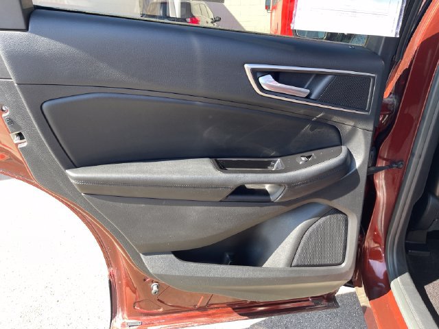 Used 2016 Ford Edge SEL w/ Equipment Group 201A AWD/4WD image 29