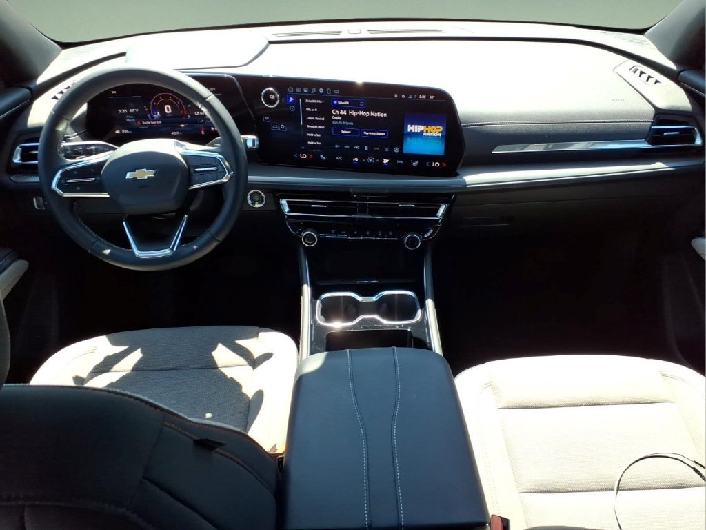 Certified 2025 Chevrolet Traverse LT FWD image 19