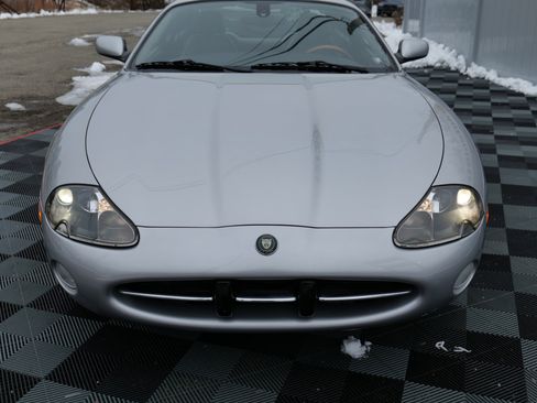 Used 2004 Jaguar XK8 Coupe image 12