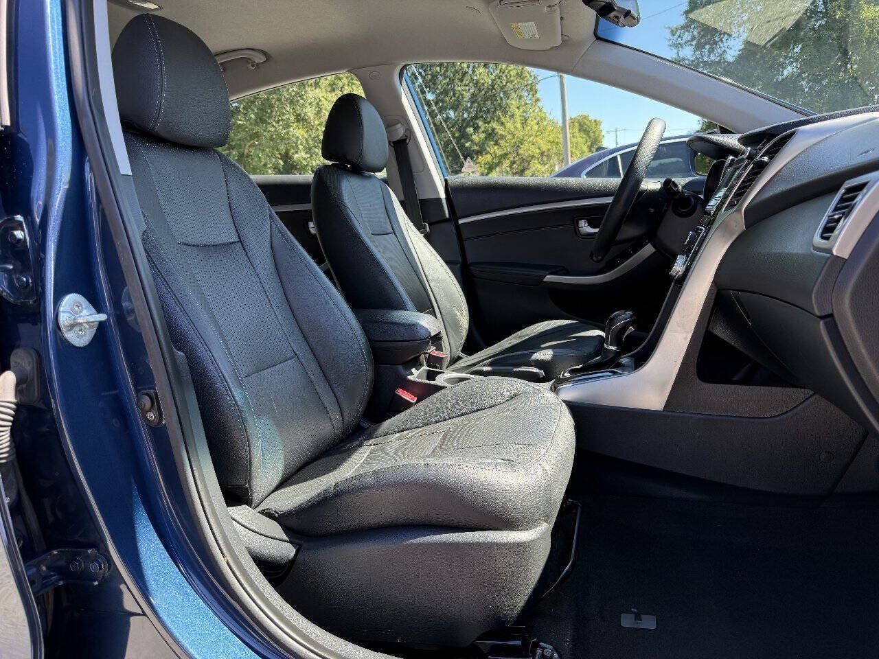 Used 2015 Hyundai Elantra GT w/ Option Group 02 FWD image 15