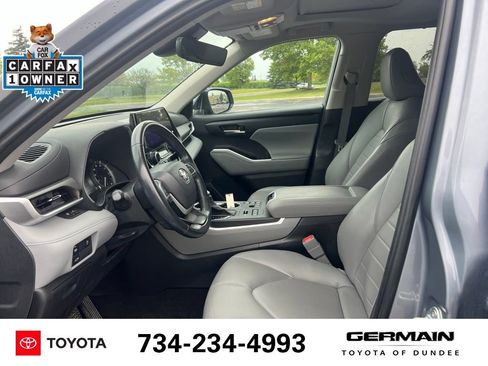 Used 2023 Toyota Highlander XLE AWD/4WD image 14