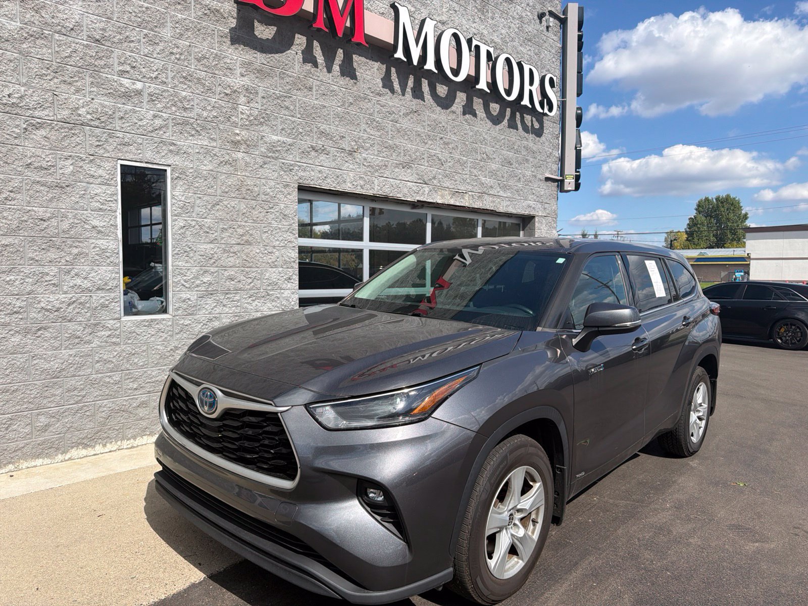 Used 2021 Toyota Highlander LE AWD/4WD image 1