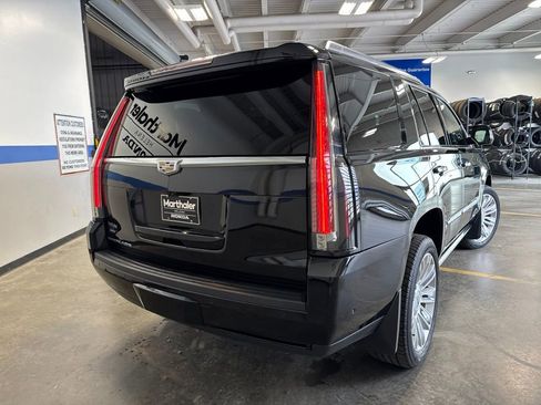 Used 2017 Cadillac Escalade Platinum AWD/4WD image 5
