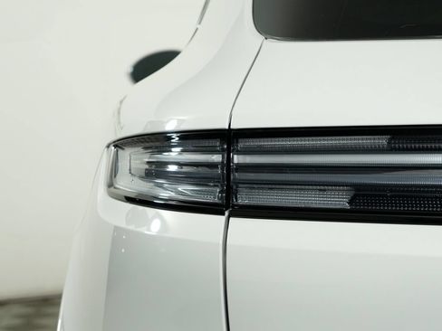 New 2026 Porsche Cayenne GTS AWD/4WD image 12