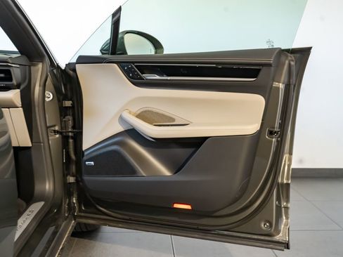 Used 2025 Porsche Macan 4S Electric image 26