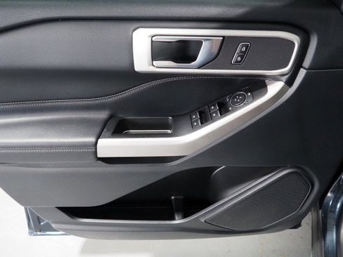 Used 2022 Ford Explorer XLT image 52