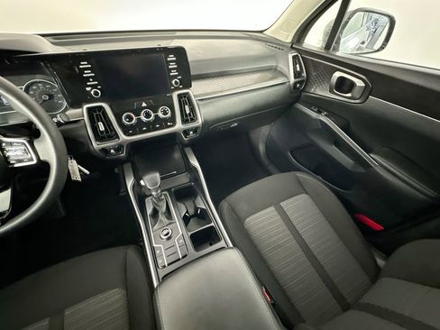 Used 2023 Kia Sorento LX FWD image 11