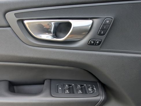 Used 2023 Volvo XC60 T8 Core image 16