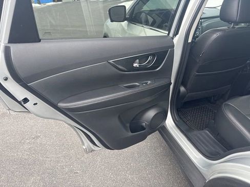 Used 2016 Nissan Rogue SL w/ SL Premium Package image 19