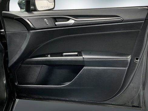 Used 2018 Ford Fusion SE w/ Equipment Group 601A image 25