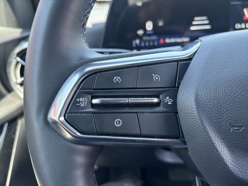 Used 2025 Chevrolet Equinox LT AWD/4WD image 19