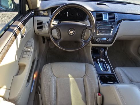 Used 2009 Cadillac DTS w/ Sun And Sound Package image 16