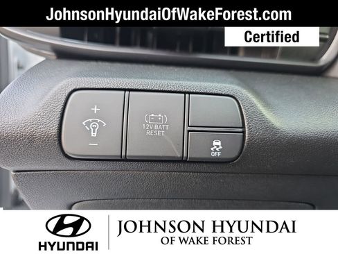 Certified 2025 Hyundai Elantra SEL image 32