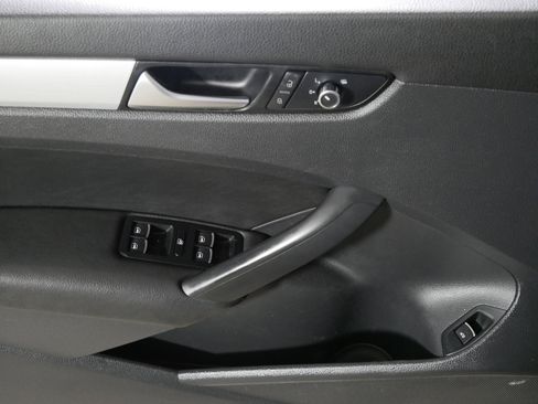 Used 2013 Volkswagen Passat 2.5 SE image 19