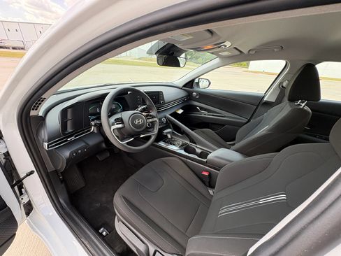 Used 2026 Hyundai Elantra Hybrid FWD image 9