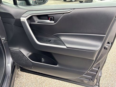 Used 2025 Toyota RAV4 XLE FWD image 36