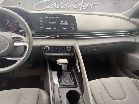 Used 2023 Hyundai Elantra SEL FWD image 3