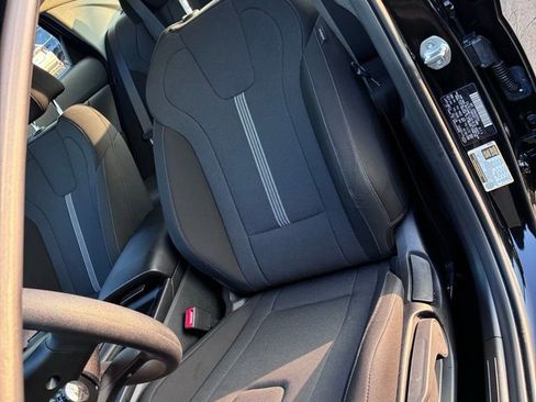 Used 2024 Hyundai Elantra SE image 17