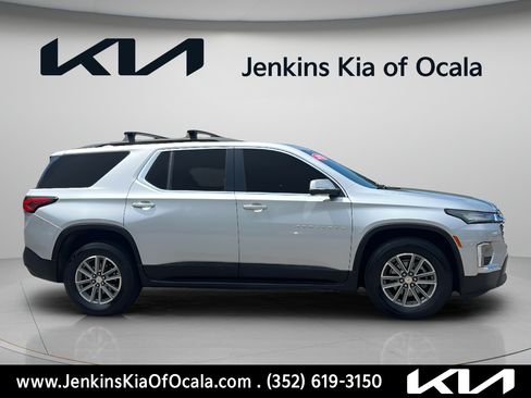 Used 2022 Chevrolet Traverse LT FWD image 2