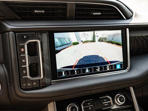 Used 2021 GMC Yukon Denali w/ Denali Premium Package AWD/4WD image 39