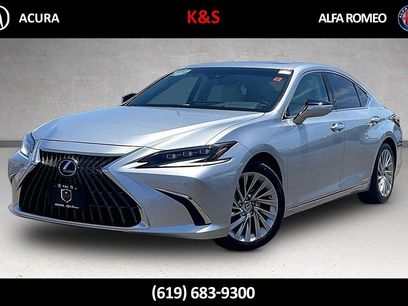 Used 2022 Lexus ES 300h w/ Accessory Package 2