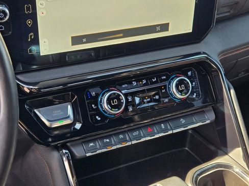 Used 2024 GMC Sierra 1500 AT4 w/ Technology Package image 31