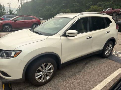 Used 2016 Nissan Rogue SV AWD/4WD image 3