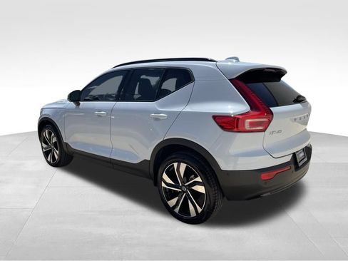 Used 2024 Volvo XC40 B5 Plus w/ Protection Package Premier AWD/4WD image 7