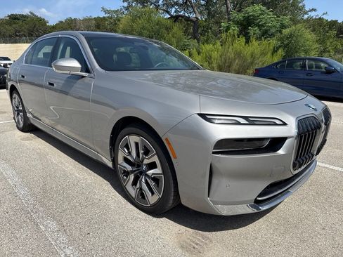 Used 2024 BMW i7 xDrive60 AWD/4WD image 3