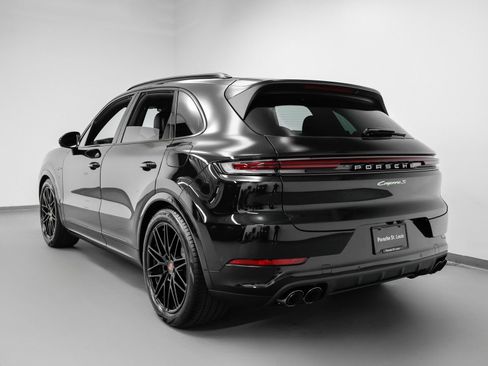 Certified 2026 Porsche Cayenne S AWD/4WD image 3