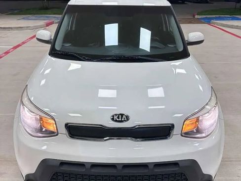 Used 2016 Kia Soul FWD image 2