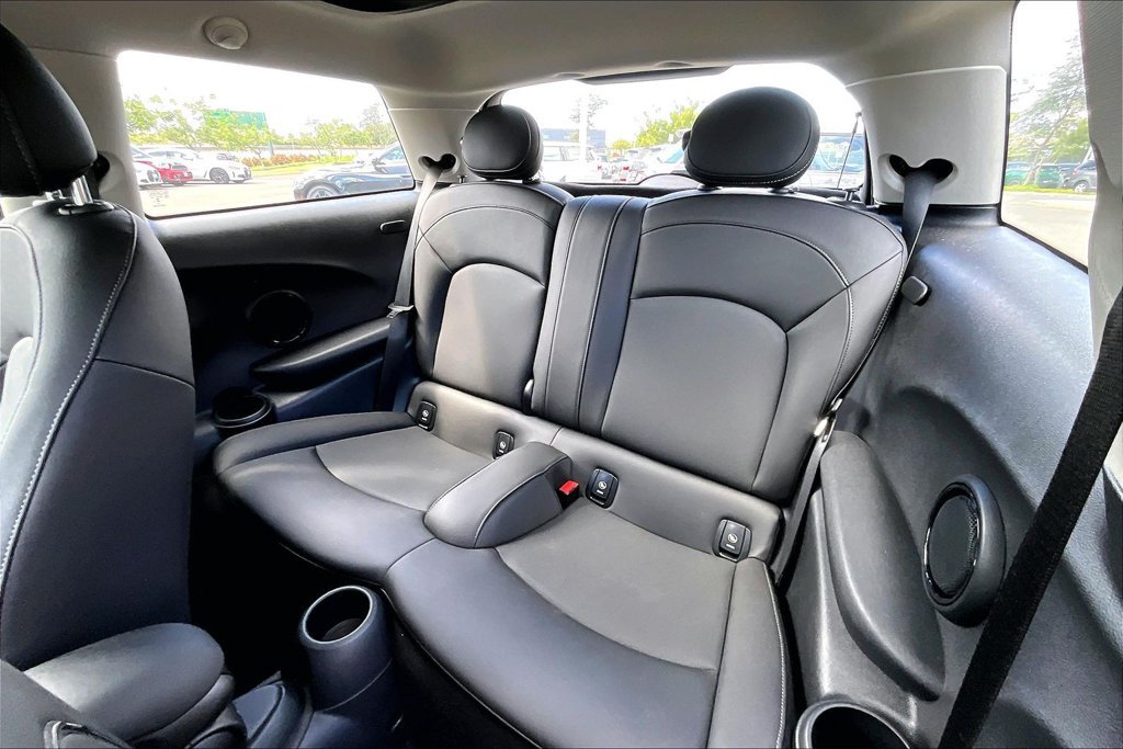 Used 2024 MINI Cooper 2-Door Hardtop FWD image 26