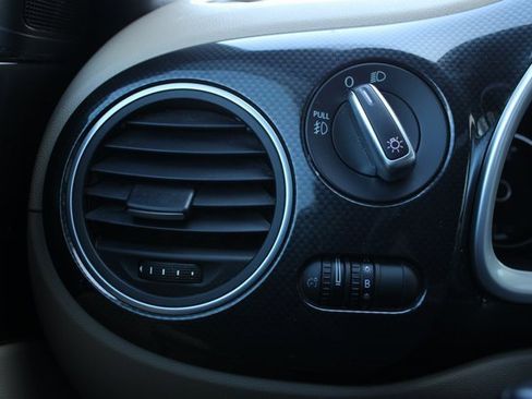 Used 2015 Volkswagen Beetle R-Line image 11