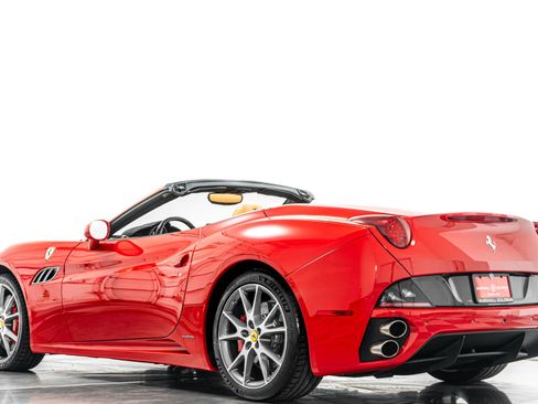 Used 2013 Ferrari California image 37