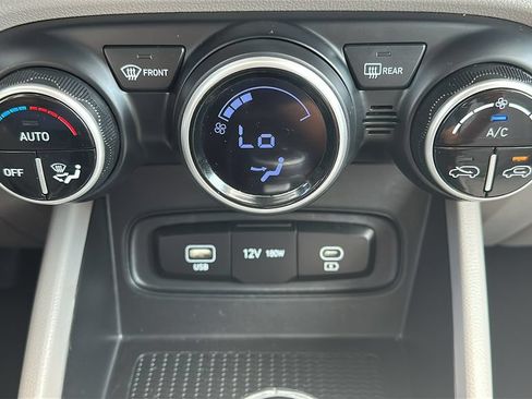 Used 2025 Hyundai Venue SEL FWD image 26
