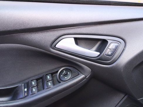 Used 2018 Ford Focus SE image 14