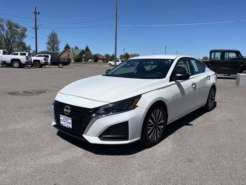 Used 2025 Nissan Altima 2.5 SV FWD image 3