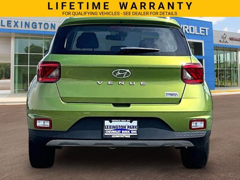 Used 2022 Hyundai Venue SEL w/ Cargo Package FWD image 4