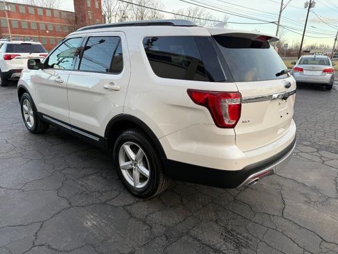 Used 2016 Ford Explorer XLT w/ Equipment Group 202A image 4