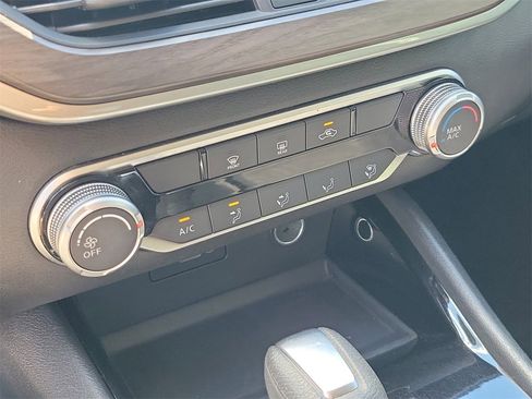 Used 2024 Nissan Altima 2.5 SV image 26