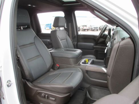 Used 2022 GMC Sierra 3500 Denali w/ Denali Ultimate Package image 23