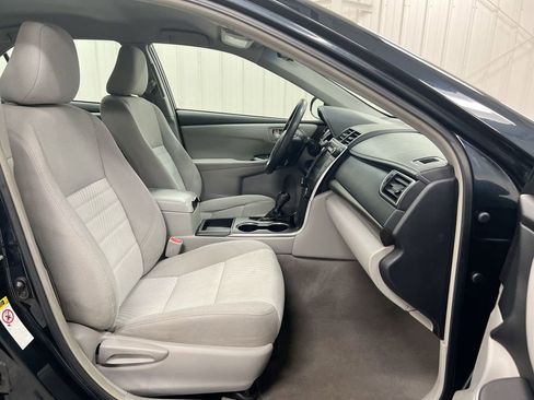 Used 2015 Toyota Camry LE image 21