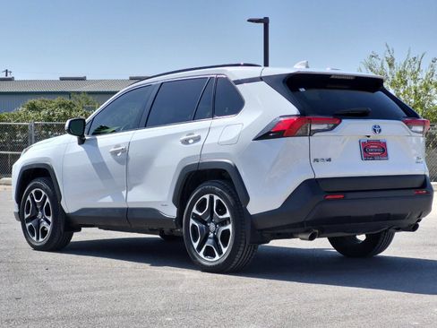 Certified 2022 Toyota RAV4 XLE w/ Convenience Package AWD/4WD image 3