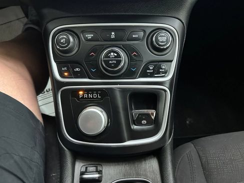 Used 2015 Chrysler 200 Limited w/ Convenience Group FWD image 46