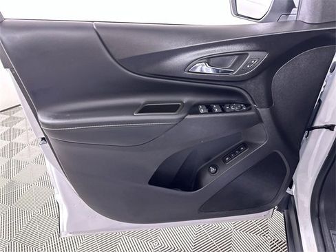 Used 2024 Chevrolet Equinox Premier image 23