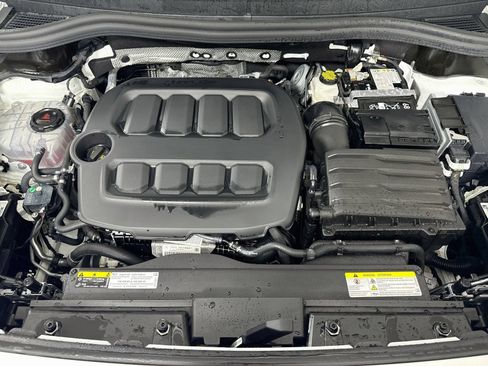 Certified 2025 Volkswagen Tiguan SE R-Line AWD/4WD image 26