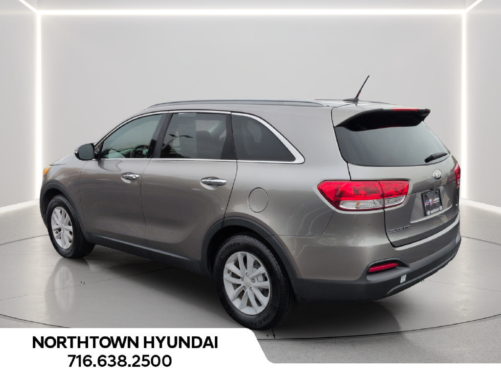 Used 2018 Kia Sorento FWD V6 image 3